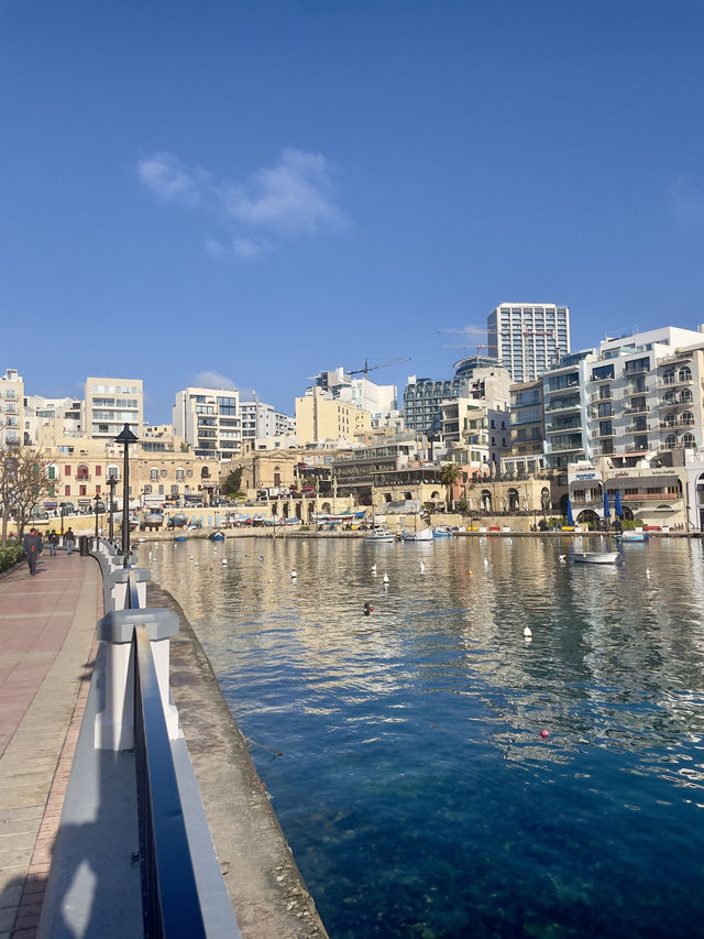 Sunny Spinola Bay