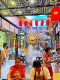 Pingyao After Dark: Lanterns, Neon & a Surprise Gold Fix