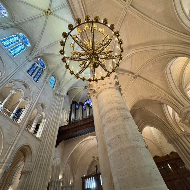 走訪巴黎聖母主教座堂（Cathédrale Notre-Dame de Paris）及莎士比亞書店