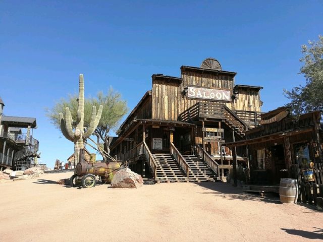 Southwest USA Roadtrip Adventure: From Lights to Red Rocks