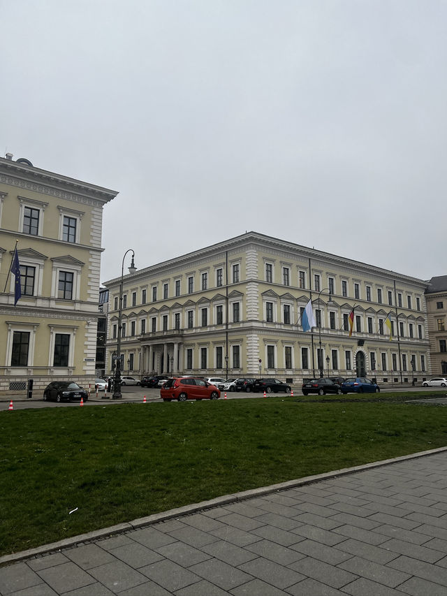 München: Where History Meets Gemütlichkeit 🇩🇪✨