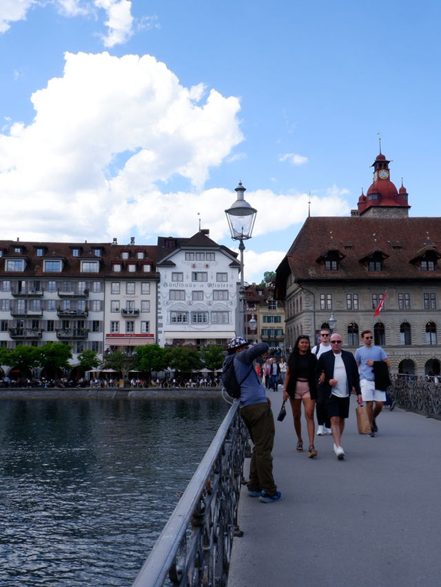รีวิวลูเซิร์น (Lucerne) เมืองเล็กริมทะเลสาบ