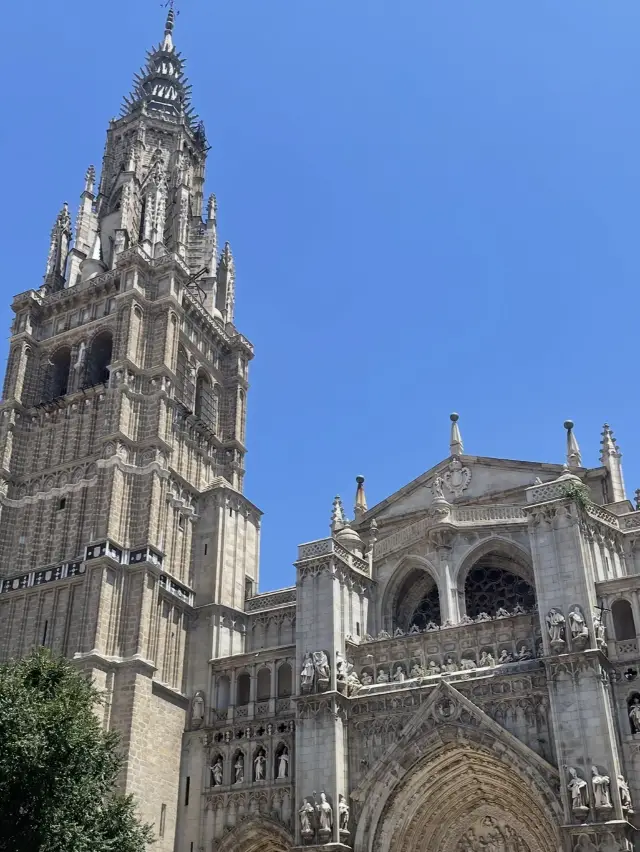 🏰✨ Fall in Love with the Timeless Magic of Toledo, Spain 🇪🇸