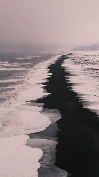 Where the ocean meets the land 🇮🇸🏂❄️ 