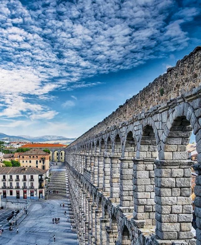 Segovia, strolling in the historic city.