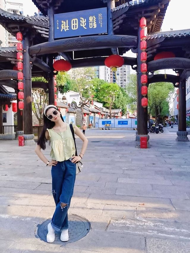在深圳古色古香的手造文化街