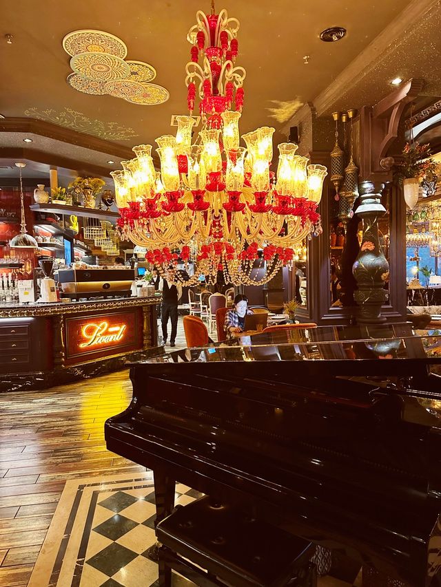 🍨🥮Dine in LUXURY!😍 Livant Coffee, Xinjiang
