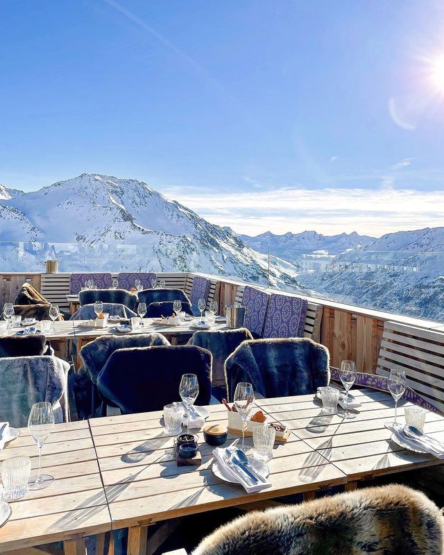 Experience the Magic of Winter on Switzerland's Stunning Terraces! ❄️🏔️