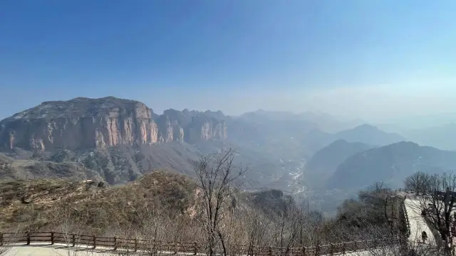 Exploring the ancient Wudang Mountain in Handan at night
