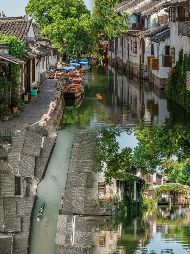 I'd rather go to these few ancient towns with fireworks than to Wuzhen in the Year of the Dragon