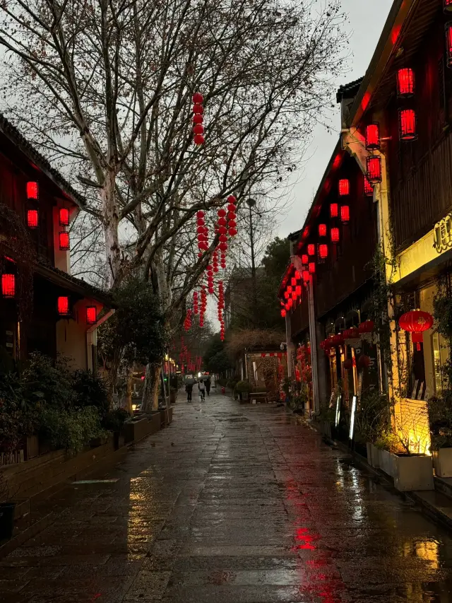 It's hard to believe this is in downtown Hangzhou