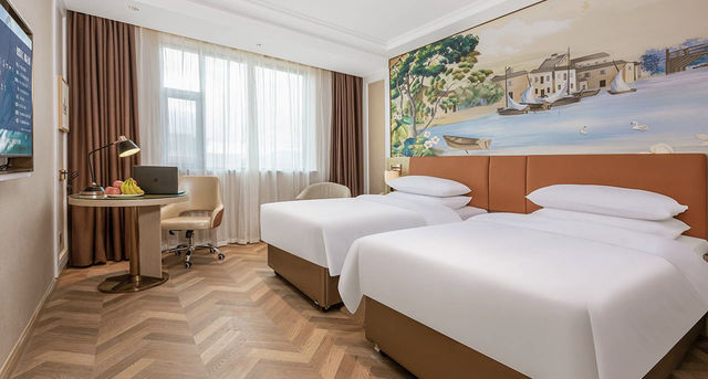 維也納酒店·茶卡鹽湖之夢：鹽湖上的歐式奇幻旅館