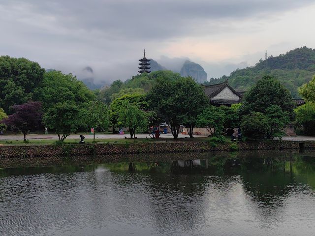 山清水秀，人杰地靈