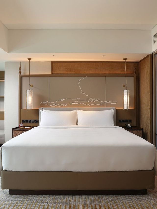🌟 5-Star Yangon Oasis with Shwedagon Views 🌅