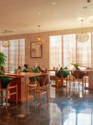 🌟 Lakeside Luxury in Zhejiang: Top Hotel Pick! 🏨✨