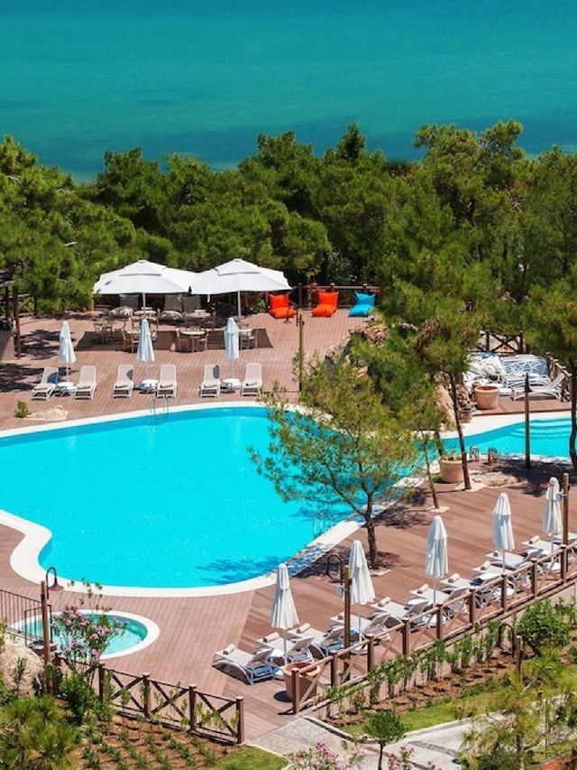 🌟🏨 Ayvalık's Hidden Gem: Murat Reis Otel 🌊