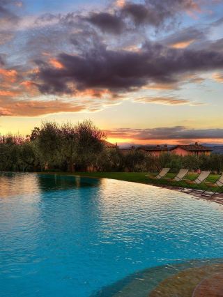 🌟✈️ Umbria's Ultimate Relaxation Retreat 🏨🍇