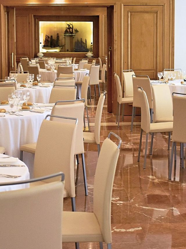 🌟 Barcelona Bliss: Snap & Sip at Colón Hotel Rooftop 📸🍷