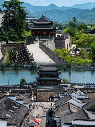 Zhejiang Hangzhou is home to a geographically blessed and vibrant ancient town