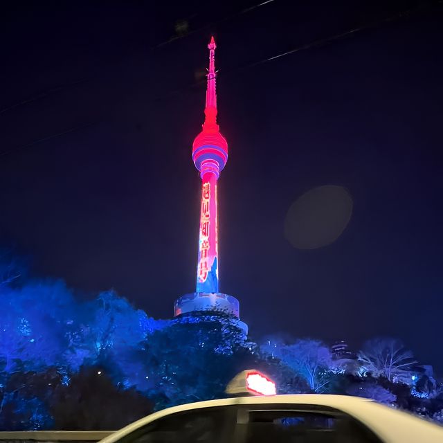 《武漢龜山電視塔：城市之巔的視覺盛宴》