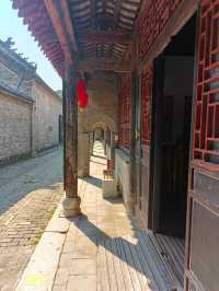 全國重點文保單位，中國唯一完整保存至今的清代知府衙門。南陽府衙始建於元朝，距今已有七百五十多年歷史。