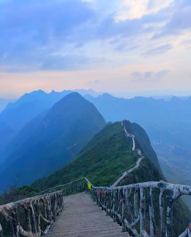 貴州夜爬老王山攻略。