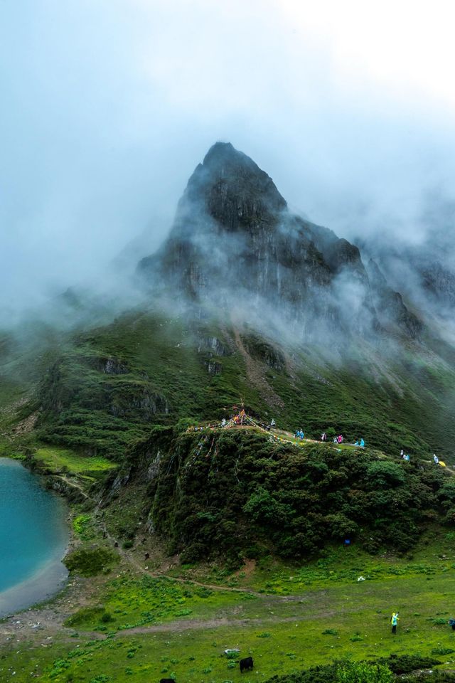 雲南香格里拉阿布吉措｜神奇的地方。