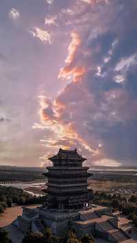 鸛雀樓:中國四大名樓之一,因王之渙《登鸛雀樓》的詩而聞名中外。