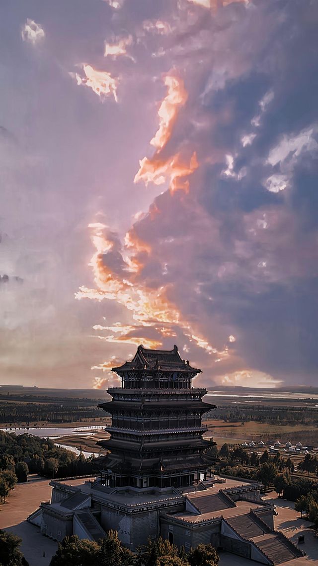 鸛雀樓:中國四大名樓之一,因王之渙《登鸛雀樓》的詩而聞名中外。 鸛雀樓:中國四大名樓之一,因王之渙《登鸛雀樓》的詩而聞名中外。