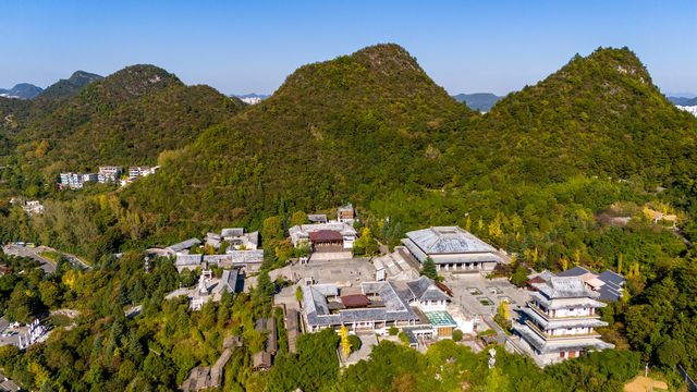 貴陽孔學堂，隱藏在青山綠水間的旅遊勝地。