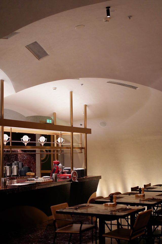 園博園傲途格酒店內的美味洞穴西餐廳。