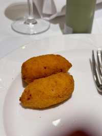 西班牙美食-馬德里卡斯蒂利亞美利亞酒店。