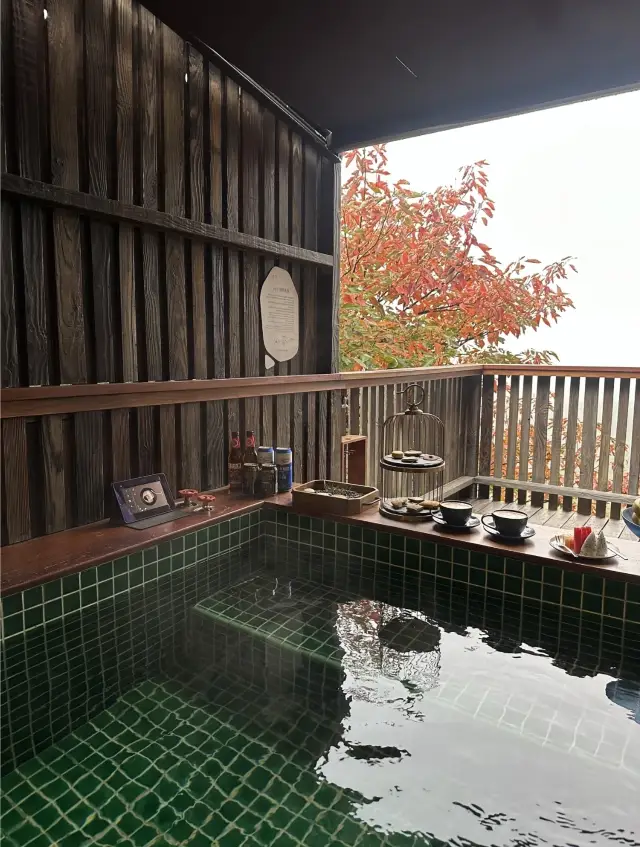 항저우 근교의 은둔형 온천 전용탕이 있는 아름다운 트리하우스 호텔!
