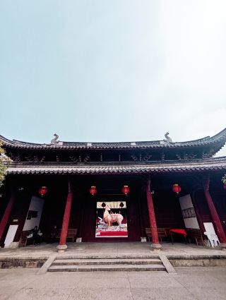 Huangyan Confucius Temple Garden feels like a park for the elderly.
