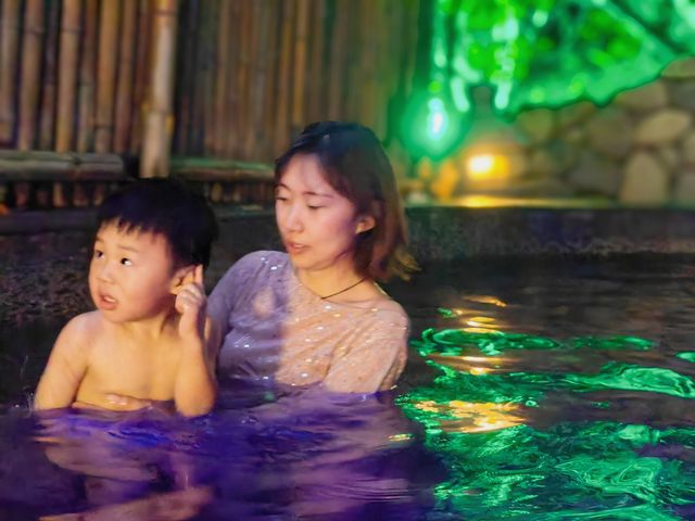 我竟然在紫清湖和鱷魚一起浸溫泉了