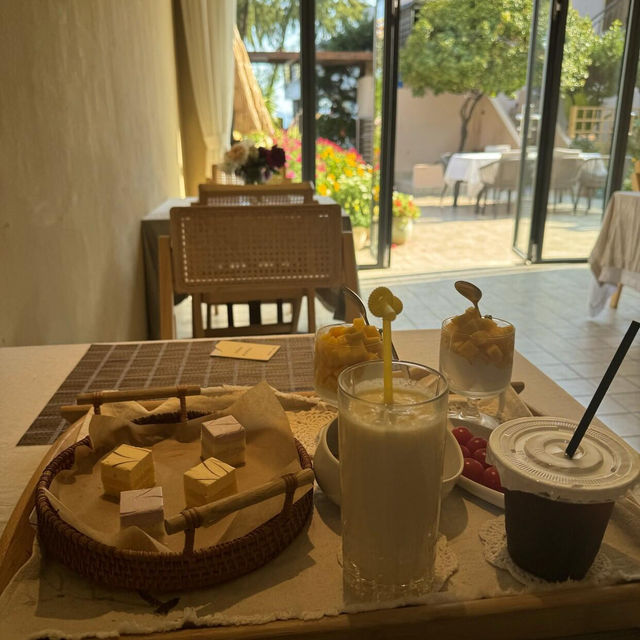 🌊深圳📍較場尾！！平價海景小院好 chill 啊~和男友找到了超級棒的一家海邊民宿，地理位置真的太方便了！😎 