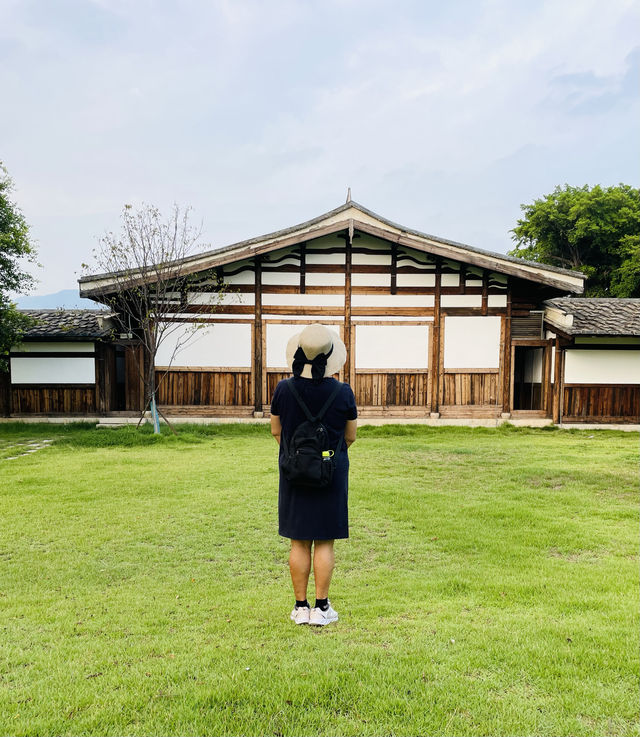 傍晚時分嘅梁厝古村