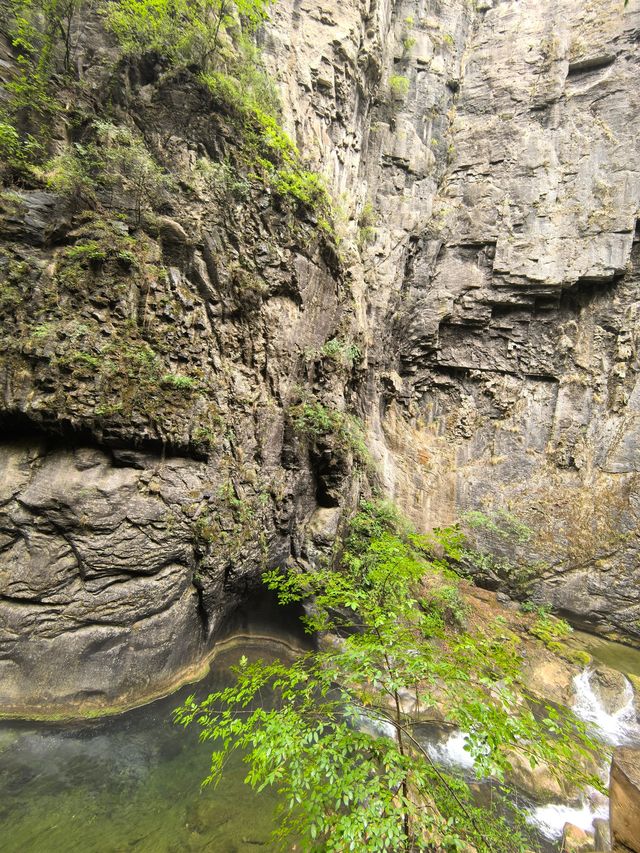 八泉峽｜落日為印，蓋在山水的落款處