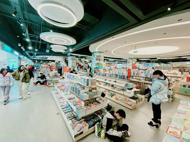 📚 深圳書城｜像百貨公司一樣的超大型書店！