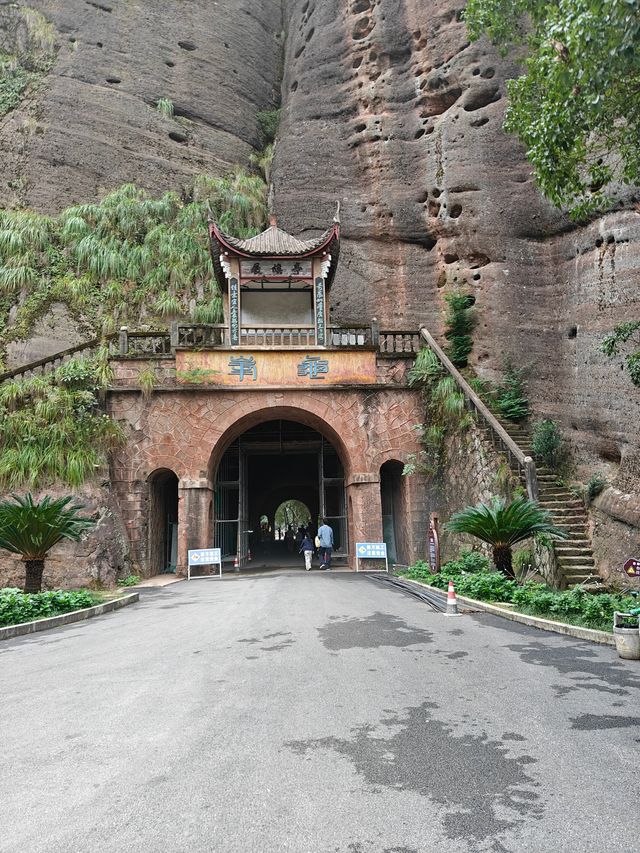 5A級龜峰風景區｜絕美玻璃橋+神仙景點一次打卡！