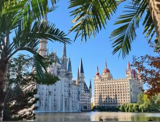 สัมผัสประสบการณ์หนึ่งวันในฐานะเจ้าหญิงน้อยที่หนีออกจากบ้านที่สถาบันศิลปะเหอเป่ย! ปราสาท ต้นมะพร้าว สถาปัตยกรรมสไตล์ยุโรป... นี่คือสวรรค์ของคนรักการถ่ายภาพ! จุดแนะนำสำหรับการท่องเที่ยวและถ่ายภาพ