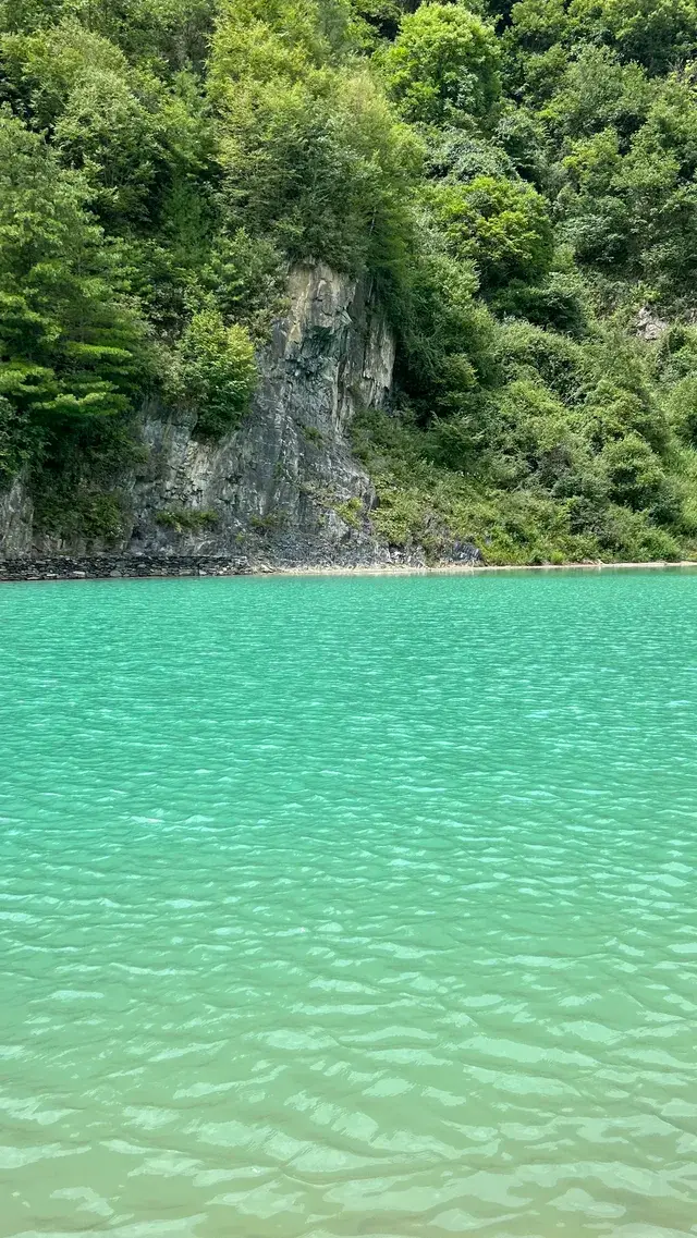 漢中| 情人谷獅子溝牛奶湖藏在山水中的浪漫