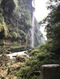 興義必打卡！穿越地球裂縫的瀑布仙境！   交通出行 地址：貴州省黔西南布依族苗族自治州興