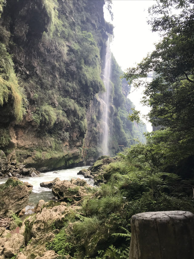 興義必打卡！穿越地球裂縫的瀑布仙境！   交通出行 地址：貴州省黔西南布依族苗族自治州興