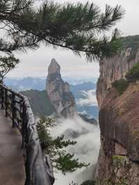 捉住夏天嘅尾巴,嚟神仙居睇一場雲霧秀!神仙湖嘅碧波倒映住青山,好似隨時會走出個神仙嚟 一