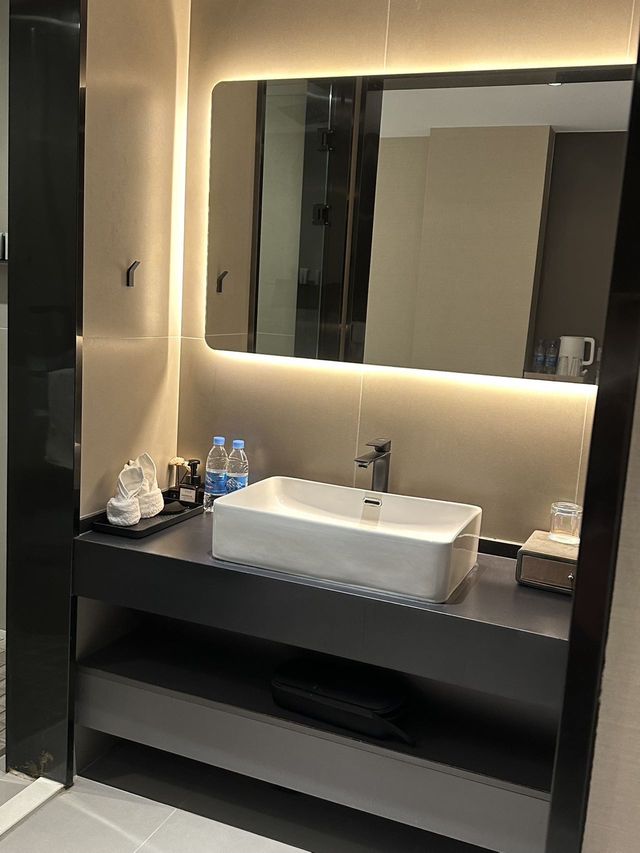 全江景房+星空浴缸睡在西雙版納瀾滄江上~