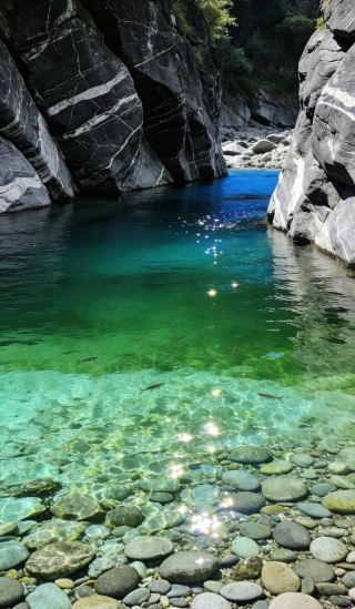 峡谷に隠れた翡翠の小川、一歩踏み入れれば酔いしれる
