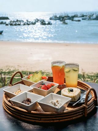 Meizhou Island! Afternoon tea at a seaside guesthouse, accompanied by the sea breeze and sunlight.