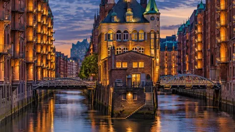 Hamburg | The gentleness of a port city hidden between red brick and water — traveler post in Hamburg