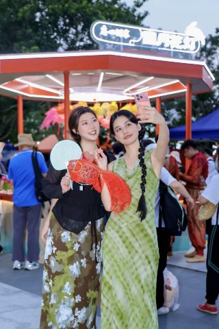 🥮 Celebrating the Mid-Autumn Festival early at Guangzhou Tower and stumbled upon the Guangzhou Restaurant garden party